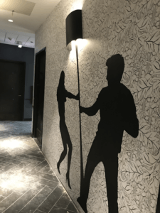Hotel-EMC2-silhouettes-fighting-over-lamp-art-installation